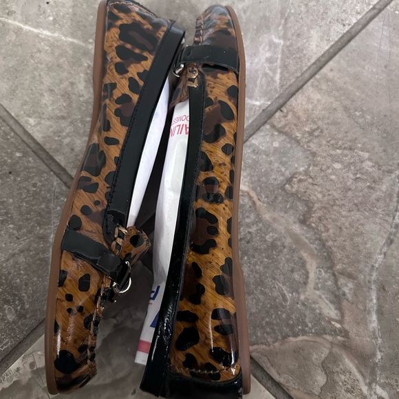 Coach Women's Patent Leather Leopard Print Flats Loafers Size 8 - Picture 5 of 7